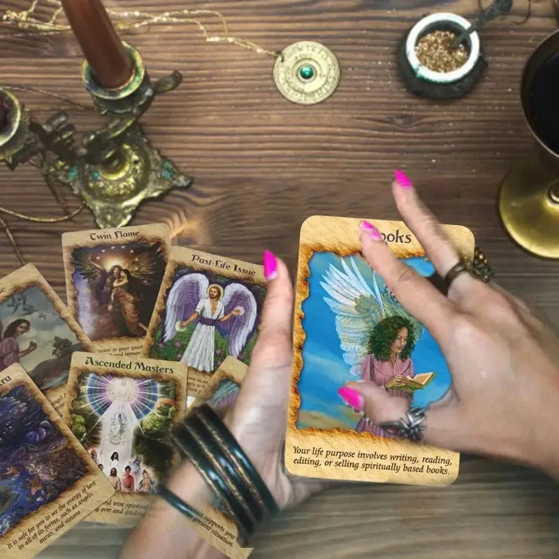 44 tarjetas de oráculo de ángel.